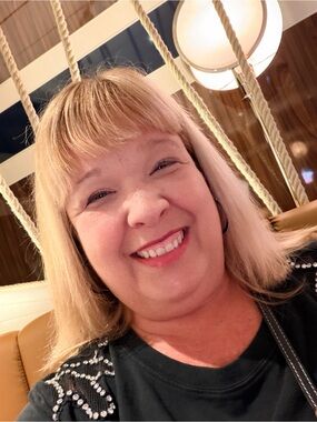 Meet your Posher, Angela